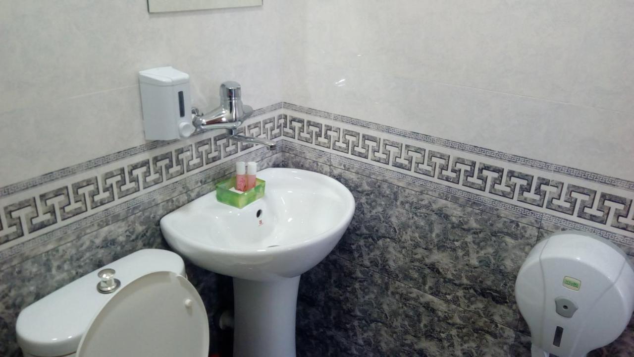 Hotel Isani Tbilisi Bagian luar foto